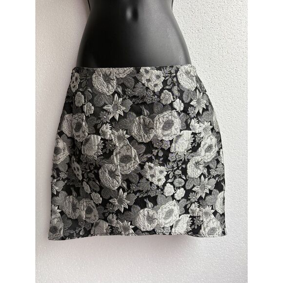 Kourt NWT Floral Structured Mini Skirt Black Grey Size S Jacquard Feminine Date - Picture 1 of 9
